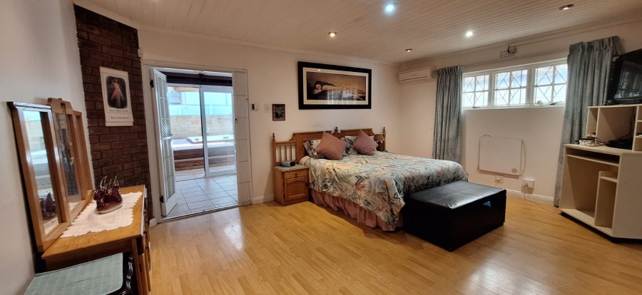 5 Bedroom Property for Sale in Elfindale Western Cape